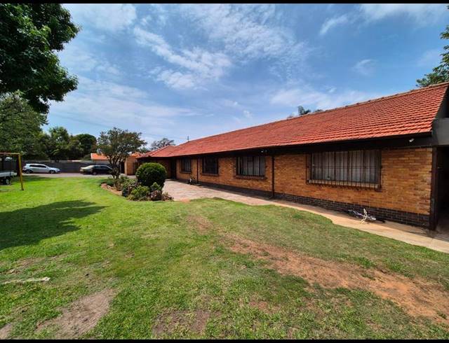 9 BEDROOM HOUSE FOR SALE IN LAMBTON